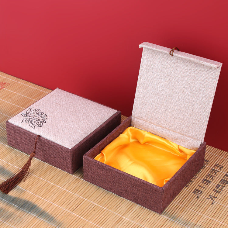 Elegant Vintage Jewelry Box with Red Poetry Pendant and Tassel for Bracelets and Collectibles