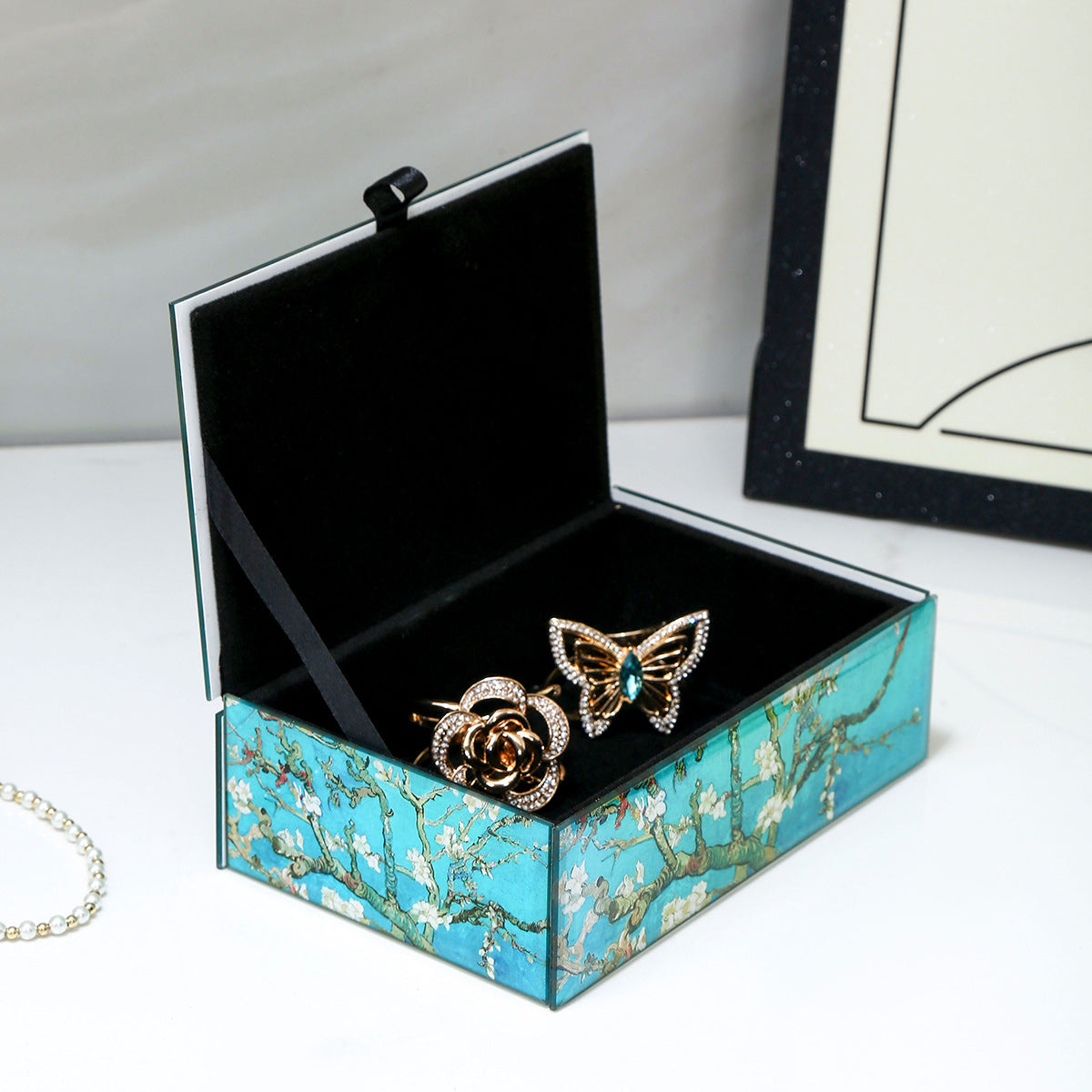 Sophisticated Glass Jewelry Box - High-End Jewelry Organizer, Chic Storage Solution